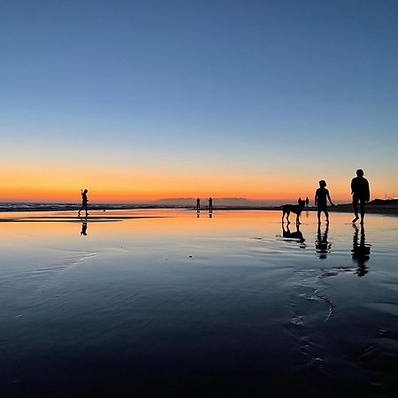 Sea View & Sundown, 150M From The Beach And Surf Spots Costa da Caparica Esterno foto