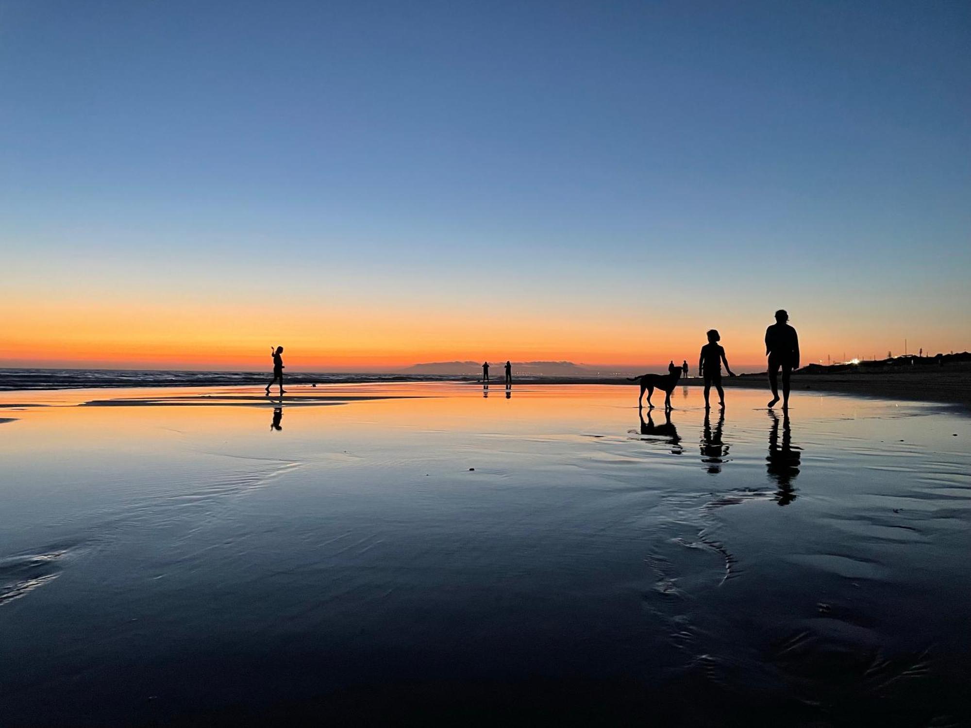 Sea View & Sundown, 150M From The Beach And Surf Spots Costa da Caparica Esterno foto
